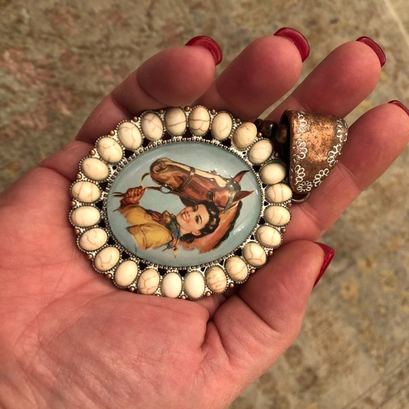 Cowgal 3.75" pendant necklace - Picture 2 of 2